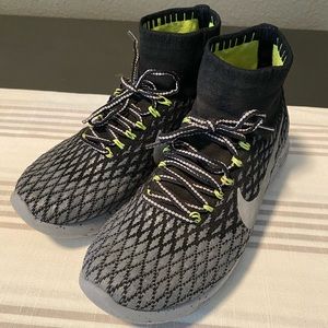 Nike Women’s Lunarepic Flyknit Shield Mid